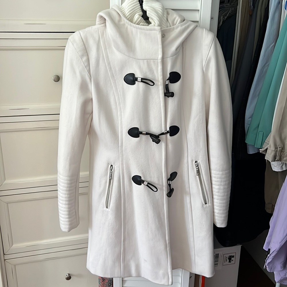 BCBG (S) white winter coat. Barely used and includes detachable white vest